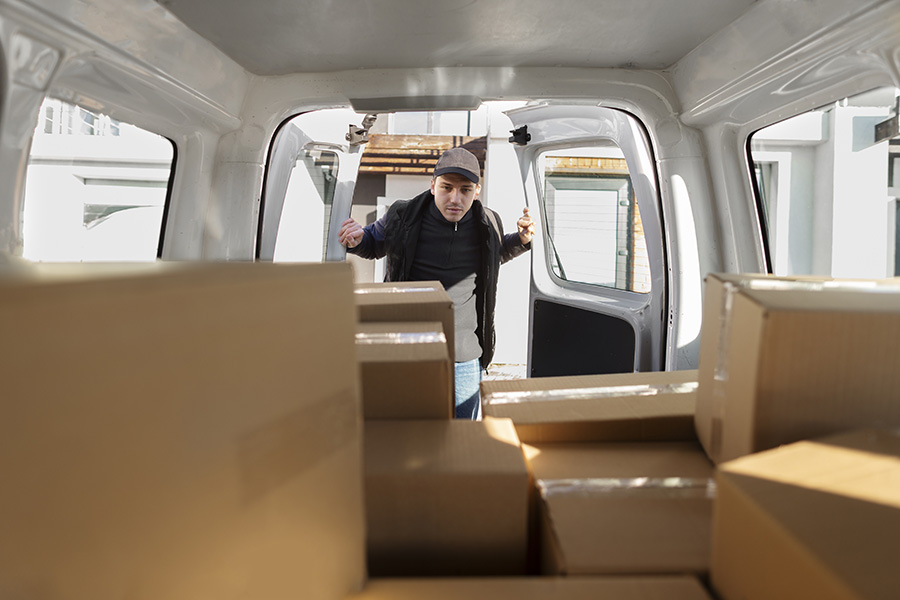 courier-doing-jobs-logistics (1)
